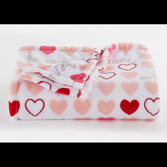 NWT The Big One Super Soft Plush Throw 5 ft X 6 ft - Picture 2 of 2